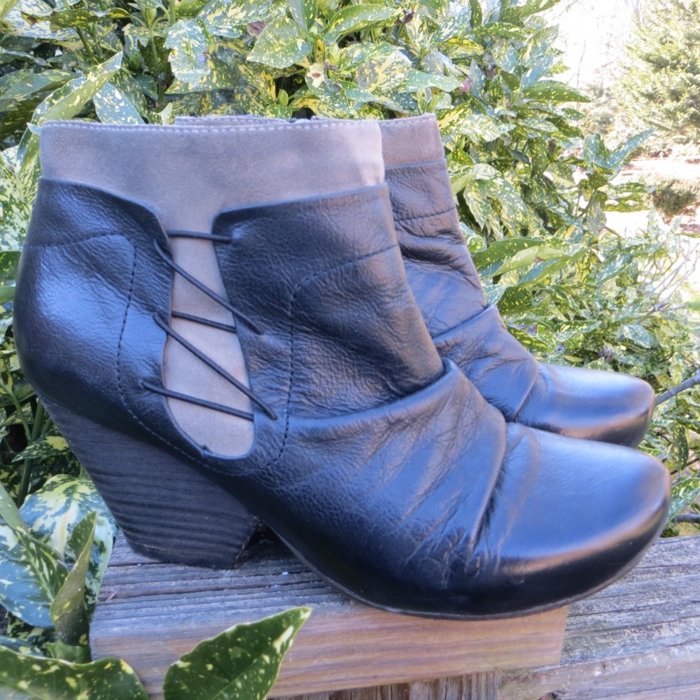 OTBT "Rhinelander" black leather ankle boots 8